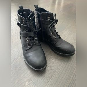 Combat boots